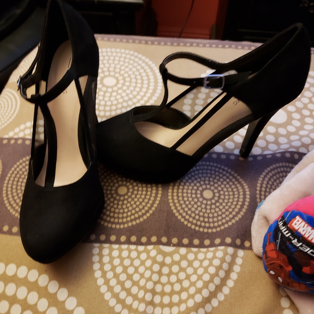 Heels - Picture 4 of 4